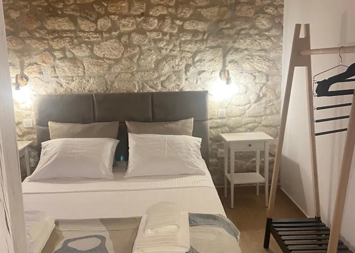 Living In 阿菲托斯